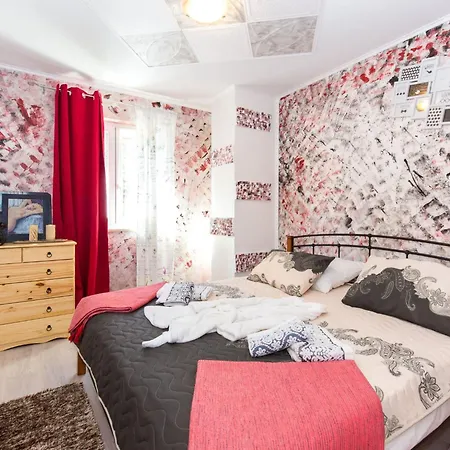 Appartamento In Der Emily Mit Herrlichem Meerblick By Interhome