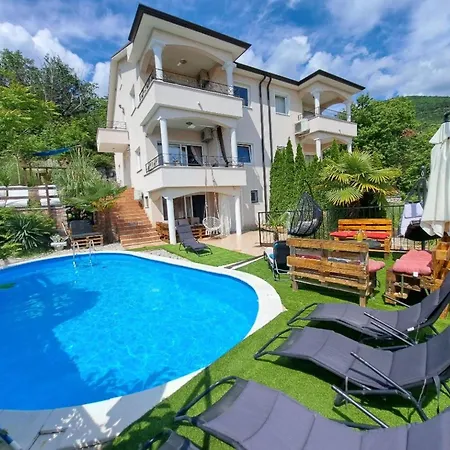 In Der Emily Mit Herrlichem Meerblick By Interhome *