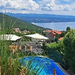 In Der Emily Mit Herrlichem Meerblick By Interhome *