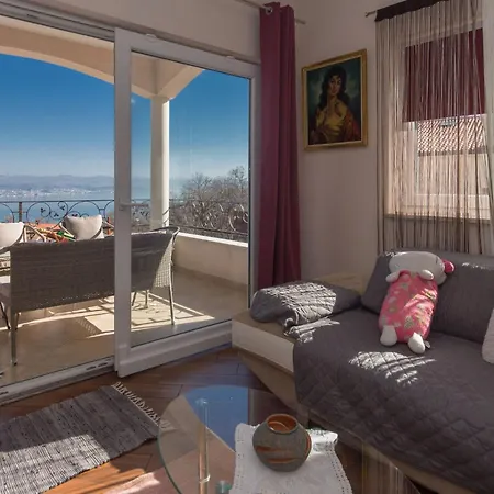 아파트 In Der Emily Mit Herrlichem Meerblick By Interhome Opric