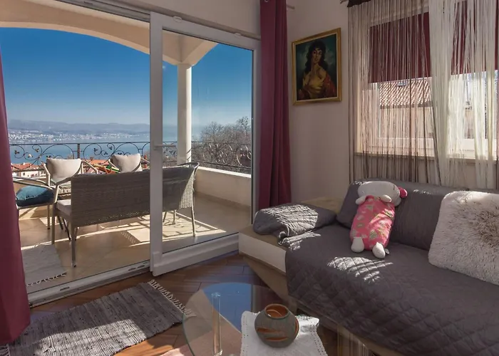 Apartment In Der Emily Mit Herrlichem Meerblick By Interhome Opric