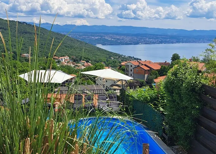 In Der Emily Mit Herrlichem Meerblick By Interhome *
